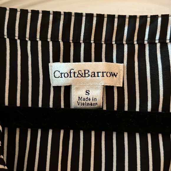 Sleeveless button down stripe shirt - Picture 3 of 4